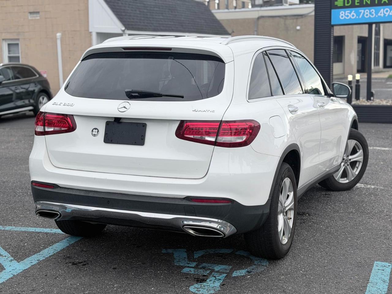 Mercedes-Benz GLC GLC 300 4MATIC SUV 2017