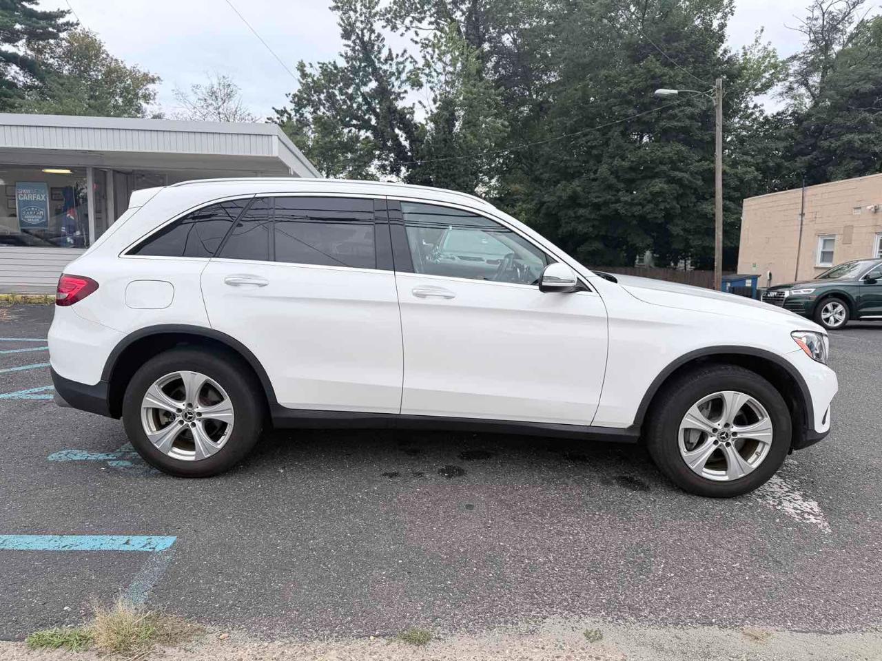 Mercedes-Benz GLC GLC 300 4MATIC SUV 2017