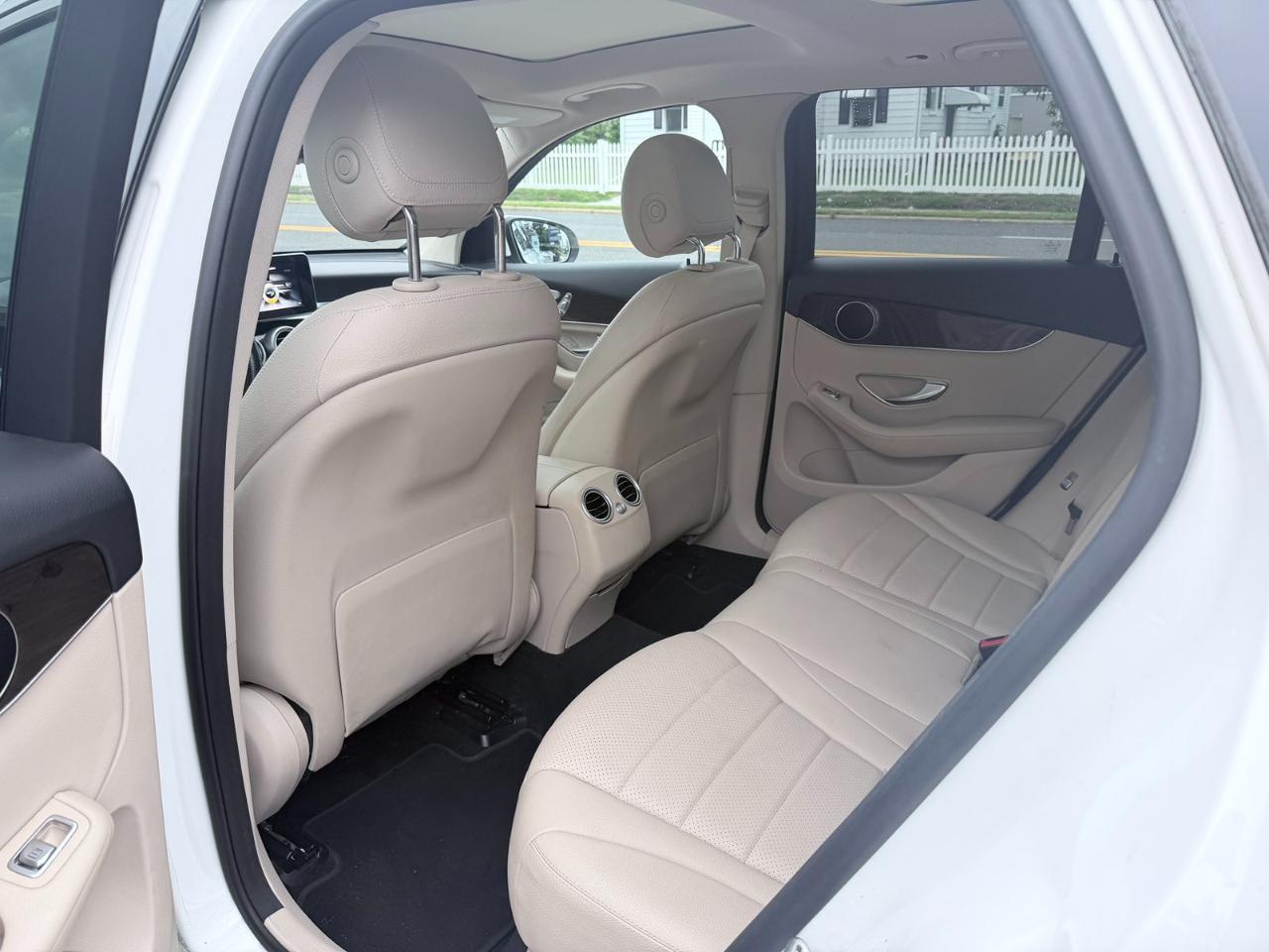 Mercedes-Benz GLC GLC 300 4MATIC SUV 2017