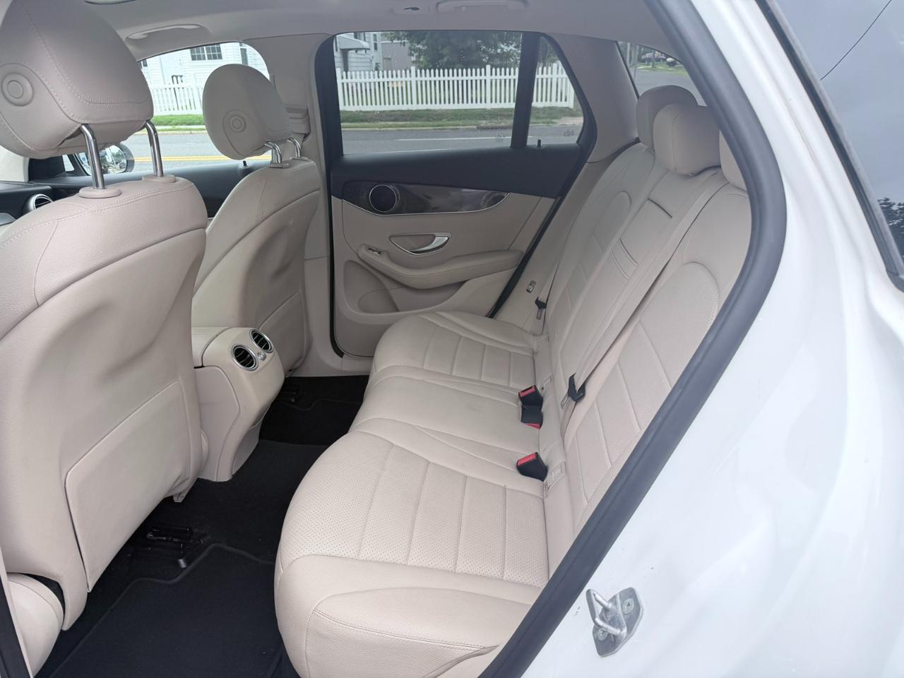 Mercedes-Benz GLC GLC 300 4MATIC SUV 2017