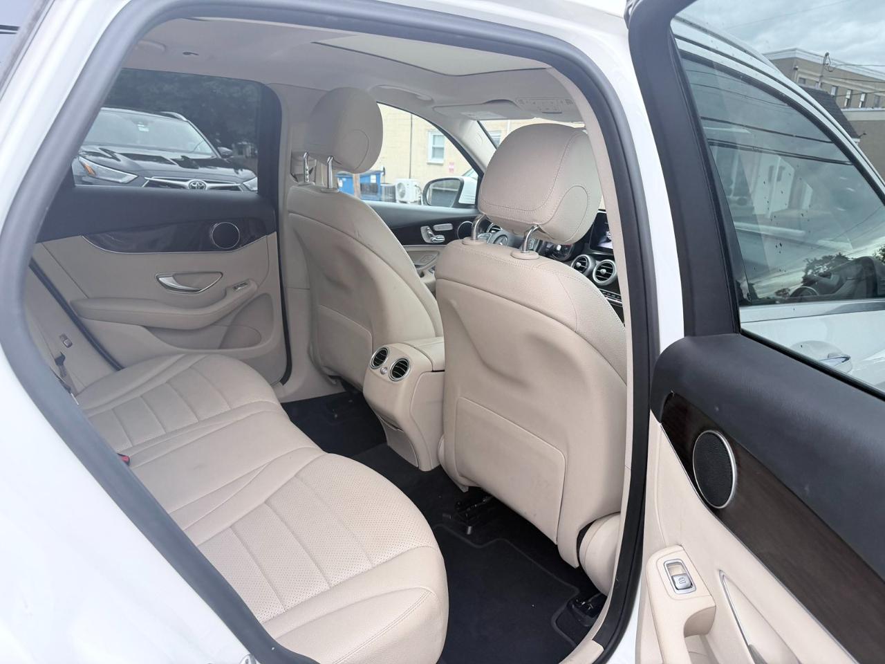 Mercedes-Benz GLC GLC 300 4MATIC SUV 2017