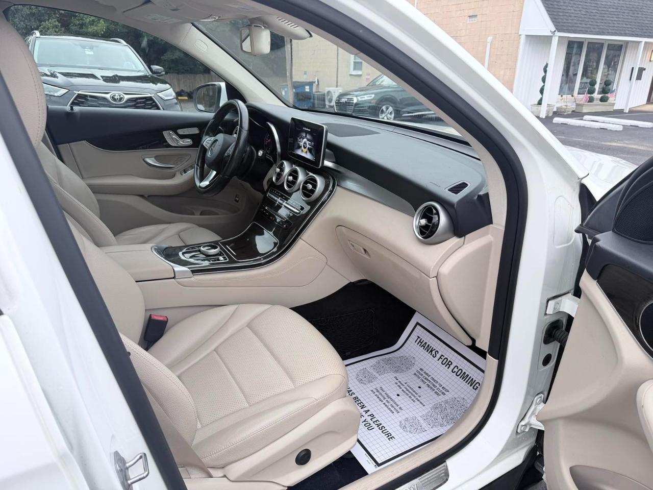 Mercedes-Benz GLC GLC 300 4MATIC SUV 2017