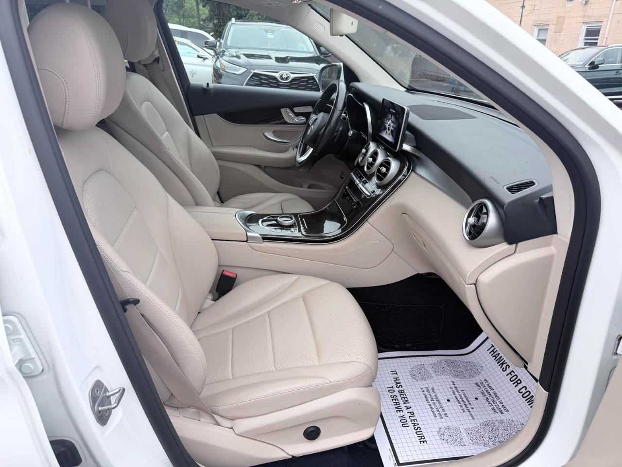Mercedes-Benz GLC GLC 300 4MATIC SUV 2017