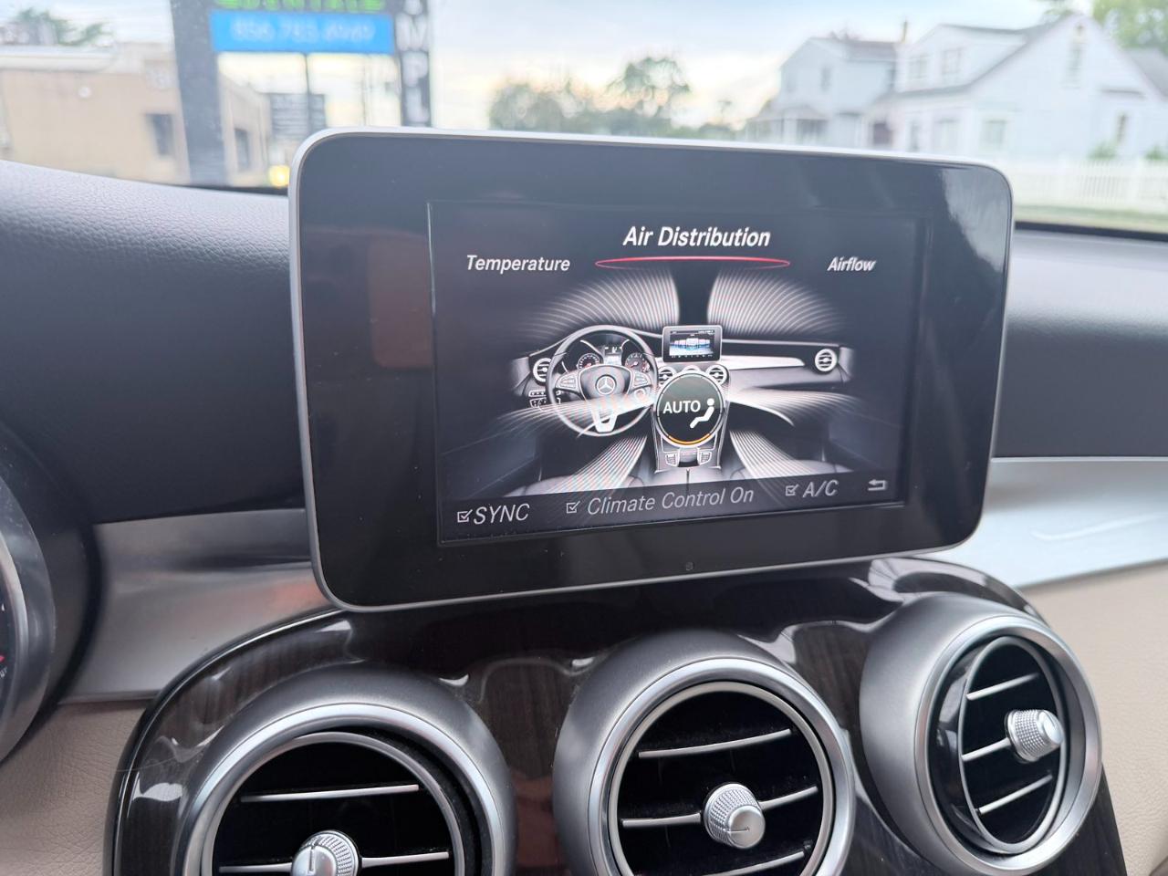 Mercedes-Benz GLC GLC 300 4MATIC SUV 2017