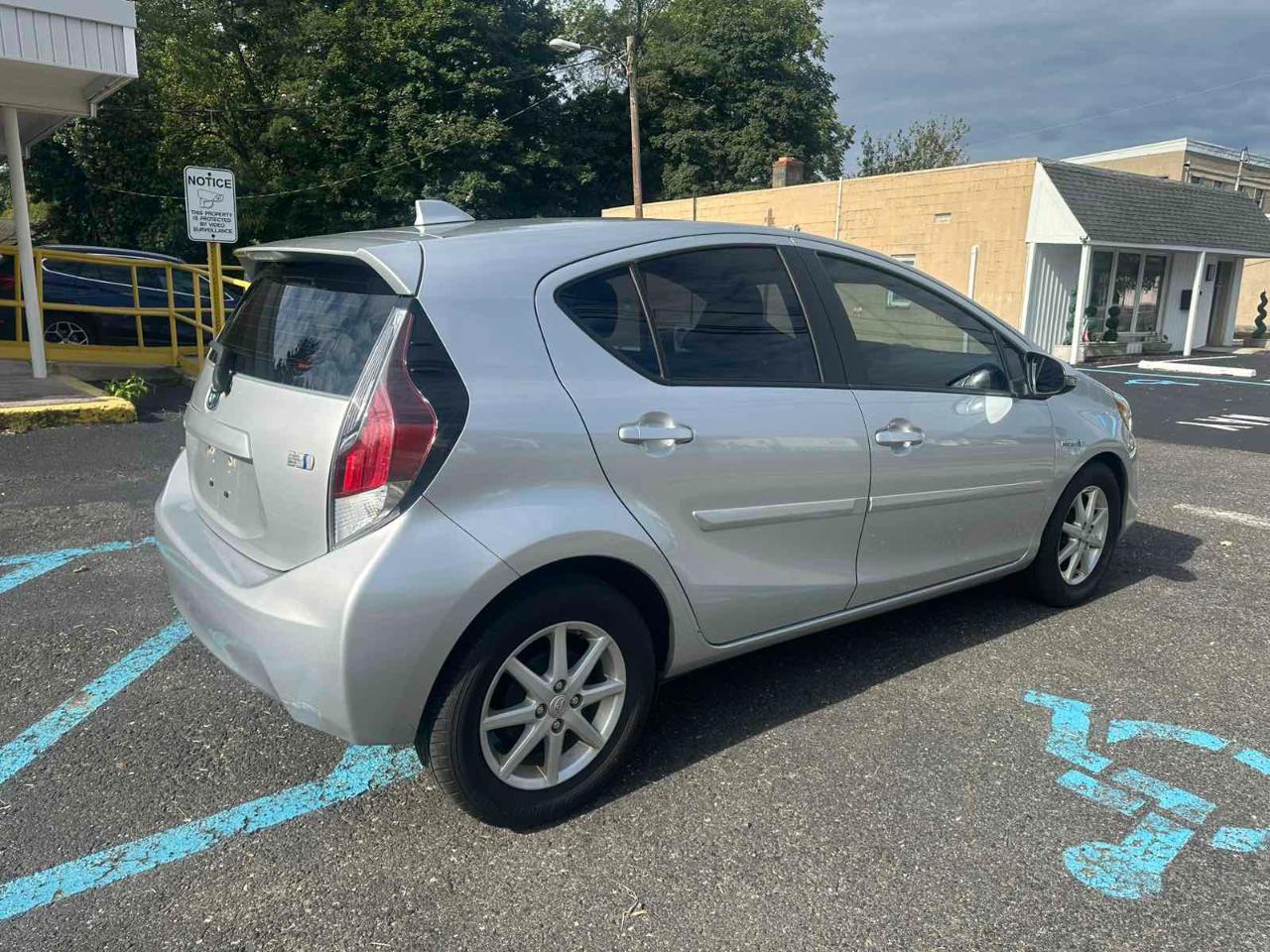 Toyota Prius c Three 2015