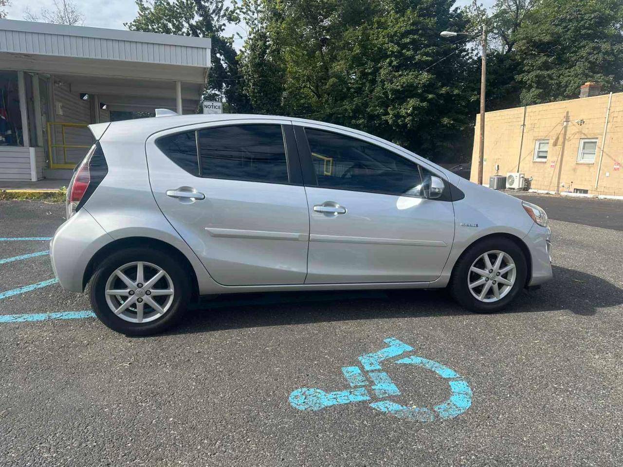 Toyota Prius c Three 2015