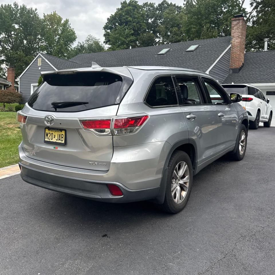 Toyota Highlander AWD 4dr V6 XLE (Natl) 2014
