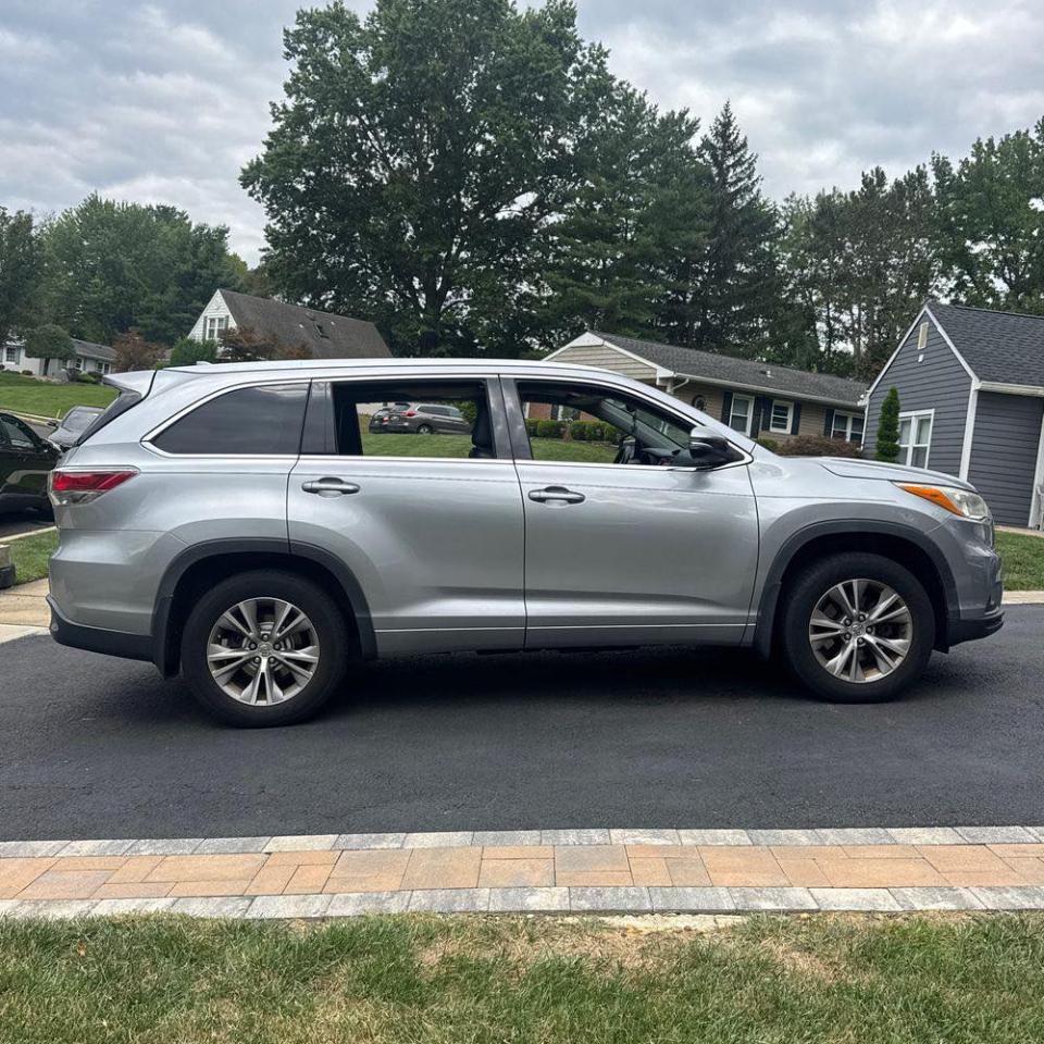 Toyota Highlander AWD 4dr V6 XLE (Natl) 2014
