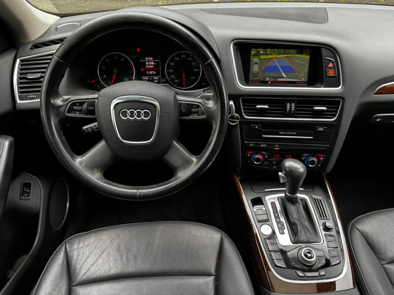 Audi Q5 quattro 4dr 3.2L Prestige 2012