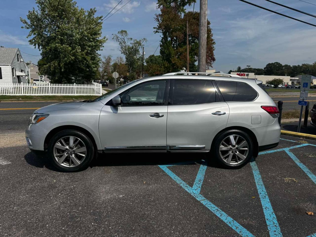 Nissan Pathfinder 4WD 4dr Platinum 2014