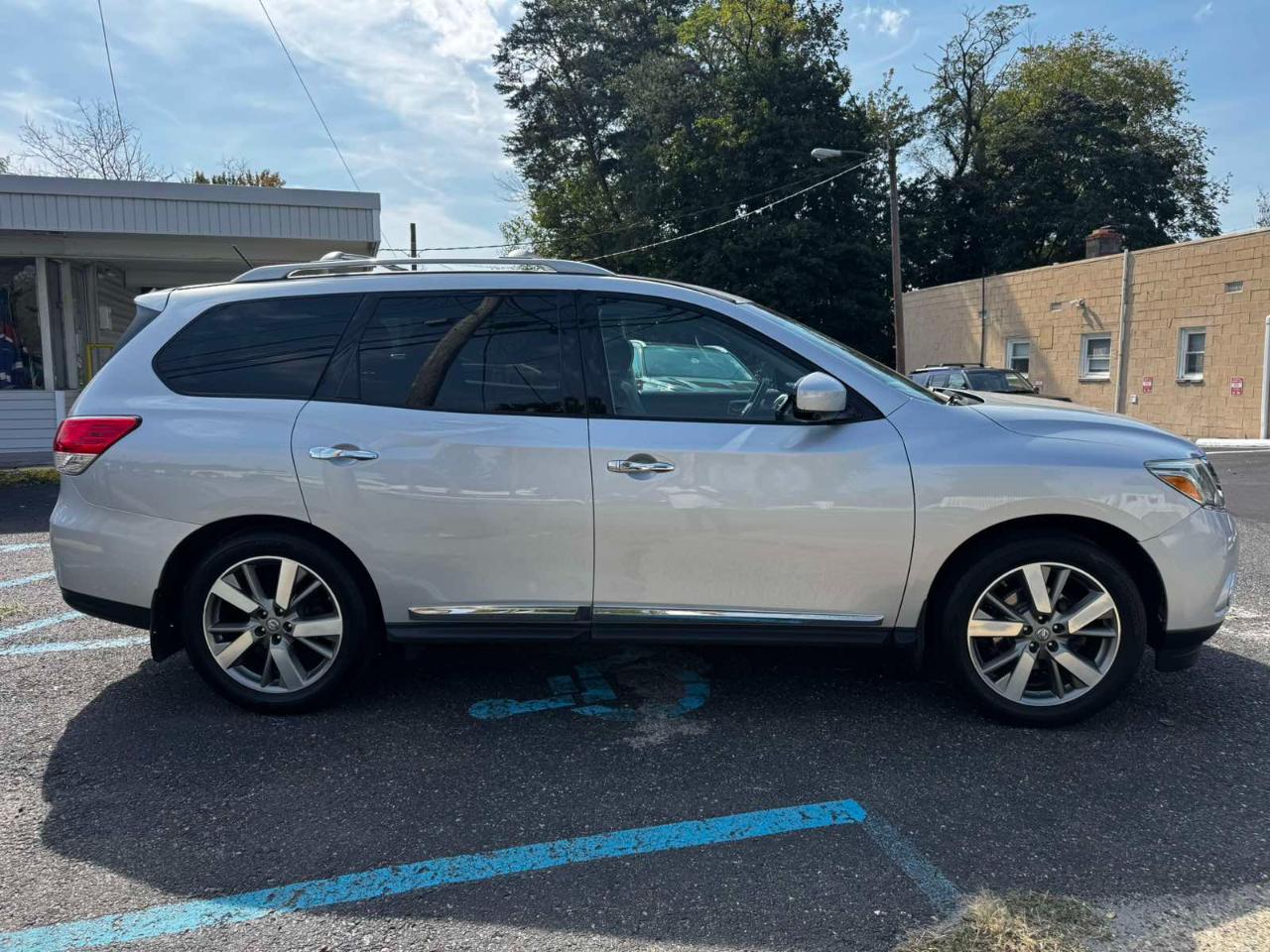 Nissan Pathfinder 4WD 4dr Platinum 2014