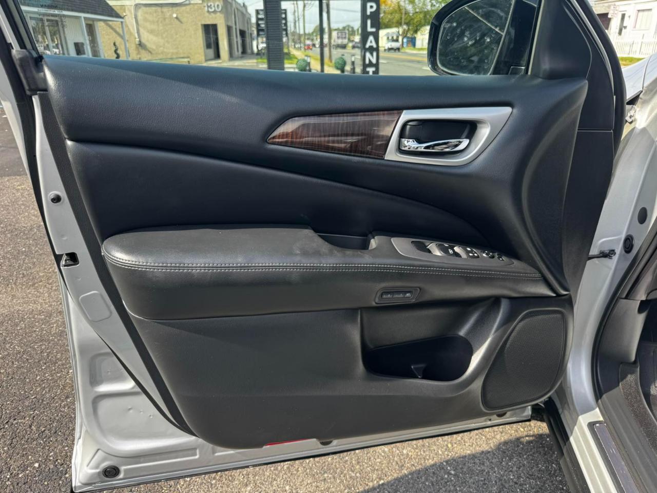 Nissan Pathfinder 4WD 4dr Platinum 2014
