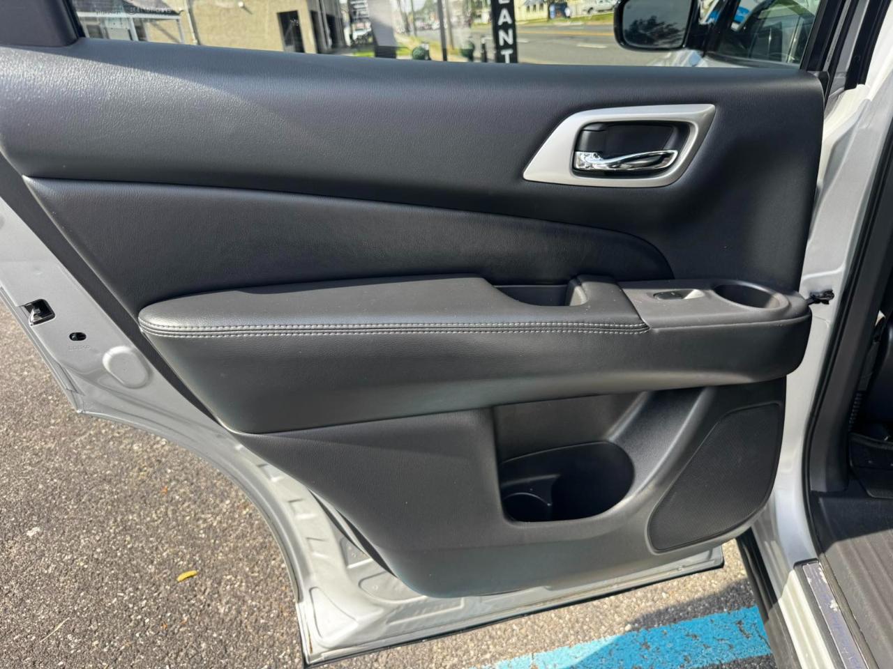 Nissan Pathfinder 4WD 4dr Platinum 2014
