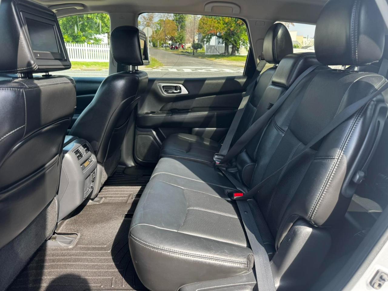 Nissan Pathfinder 4WD 4dr Platinum 2014