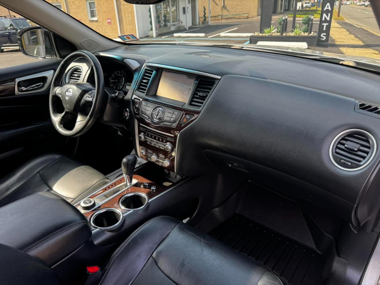 Nissan Pathfinder 4WD 4dr Platinum 2014