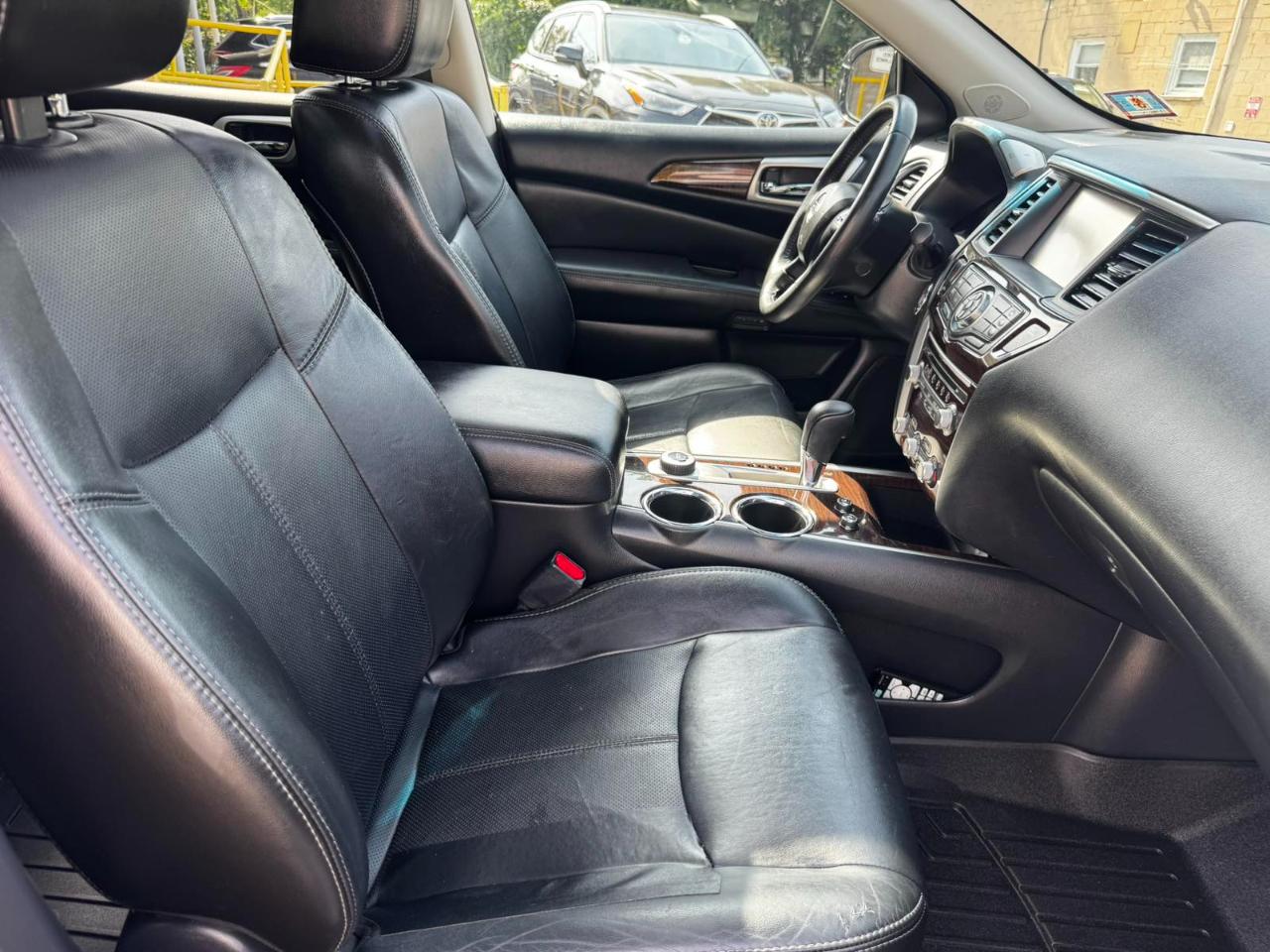 Nissan Pathfinder 4WD 4dr Platinum 2014
