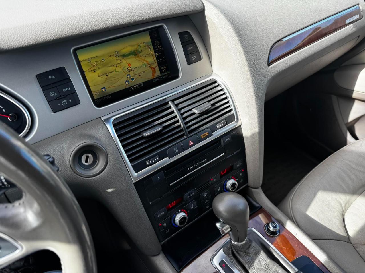 Audi Q7 quattro 4dr 3.0L TDI Prestige 2010