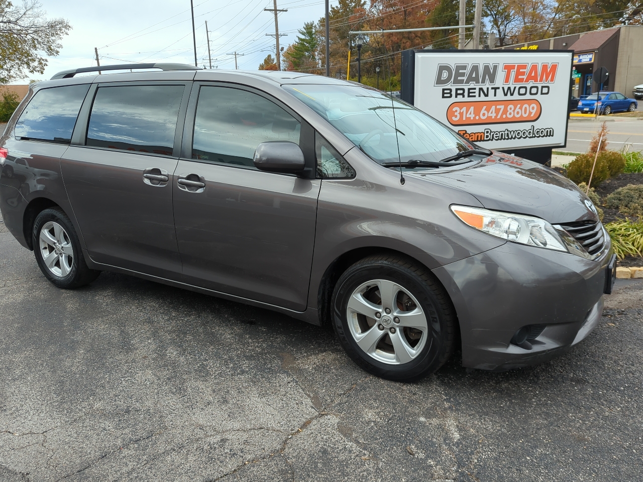 2013 Toyota Sienna LE FWD 8-Passenger V6