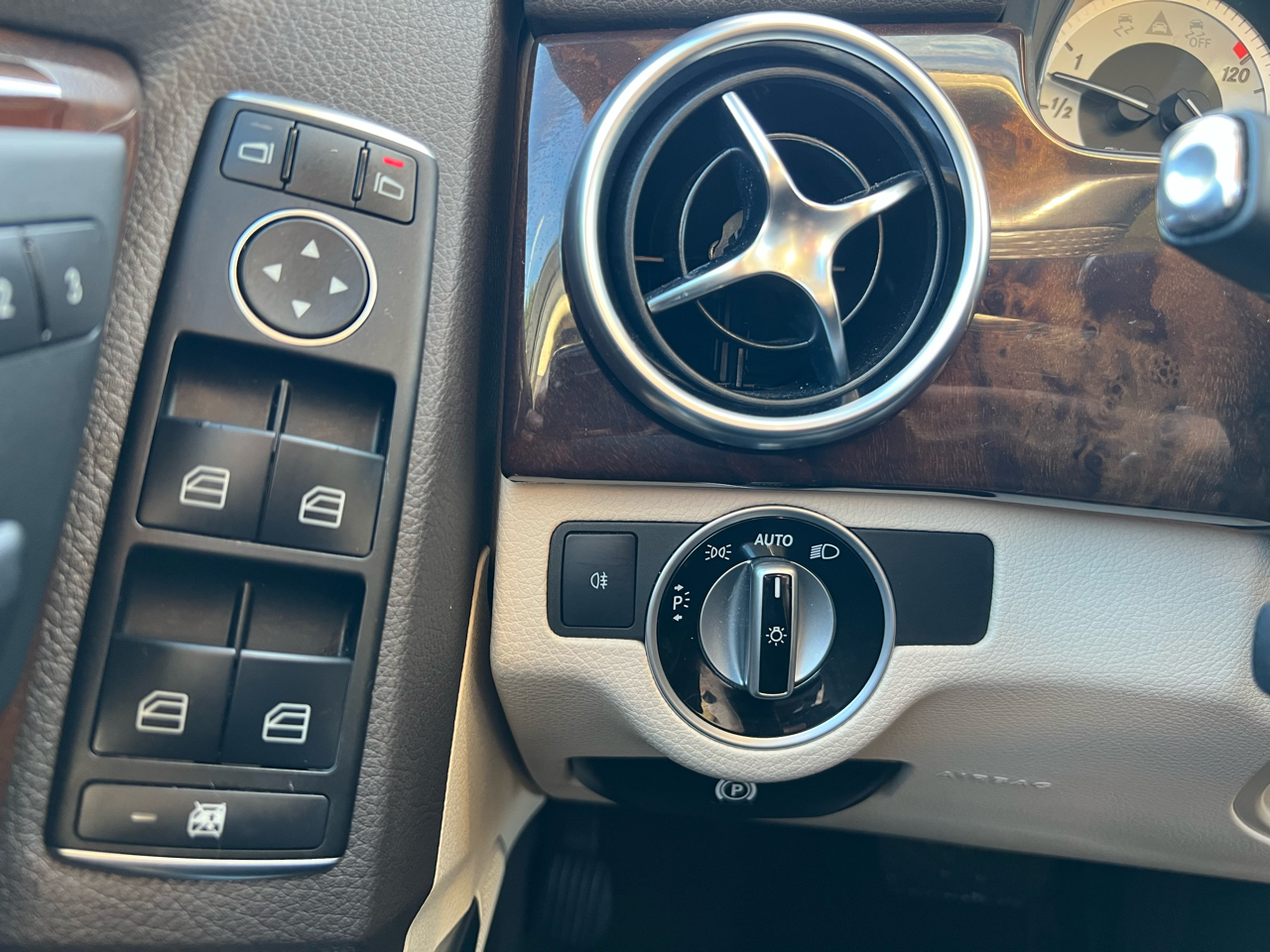 Mercedes-Benz GLK-Class 4MATIC 4dr GLK 250 BlueTEC 2015 Mercedes-Benz GLK-Class 4MATIC 4dr GLK 250 BlueTEC 2015