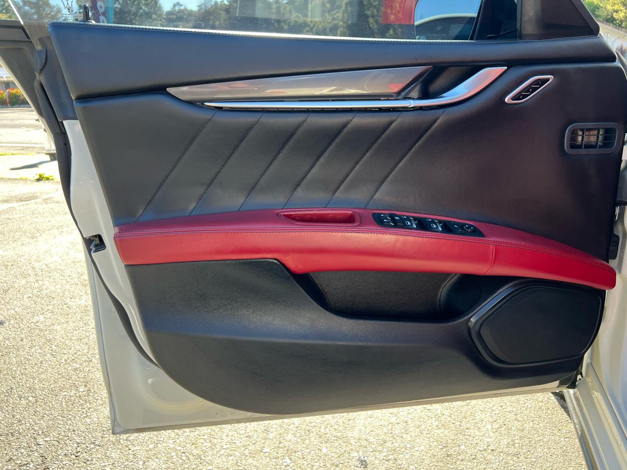 Maserati Ghibli  2021