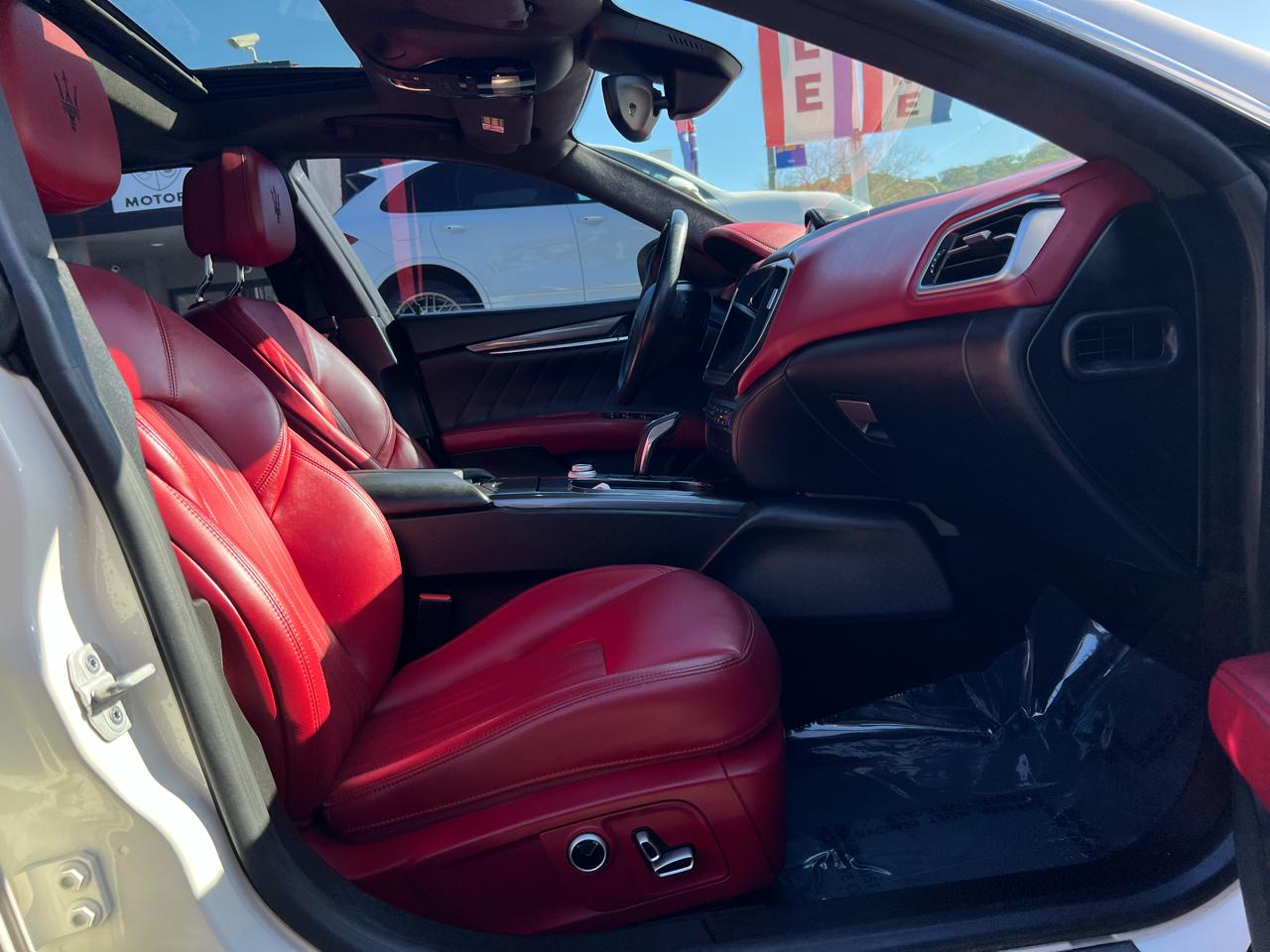 Maserati Ghibli  2021