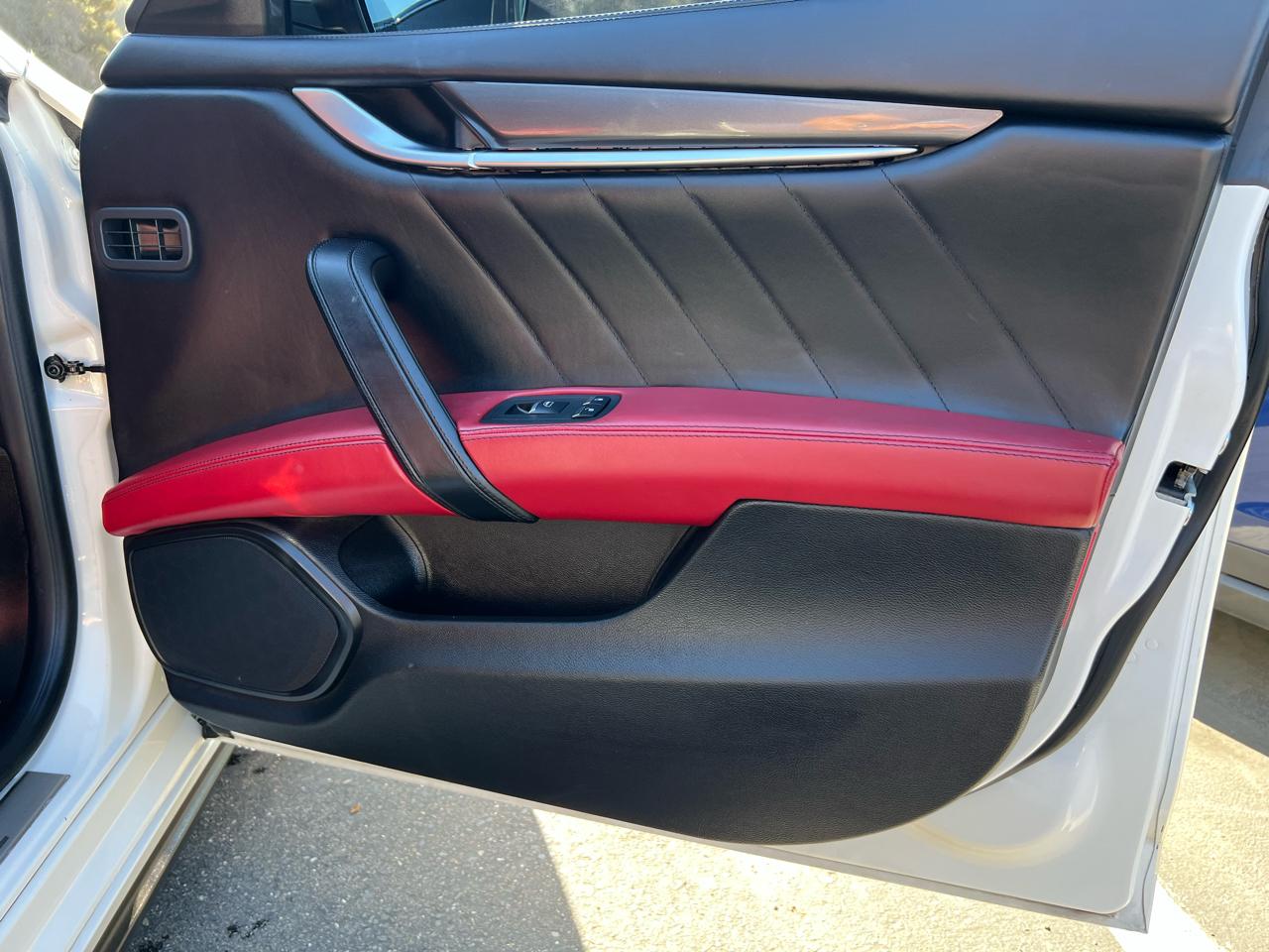 Maserati Ghibli  2021