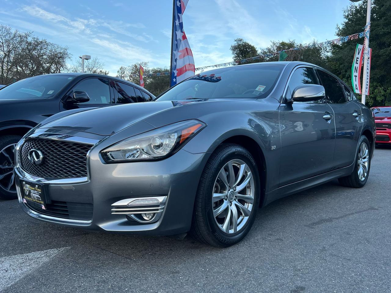 Infiniti Q70 3.7 LUXE RWD 2019
