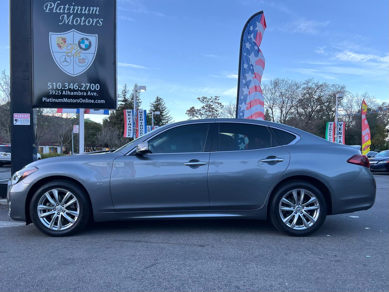 Infiniti Q70 3.7 LUXE RWD 2019
