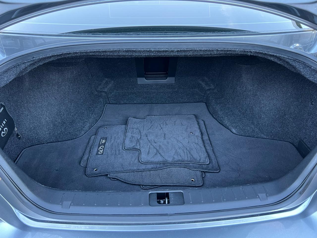 Infiniti Q70 3.7 LUXE RWD 2019