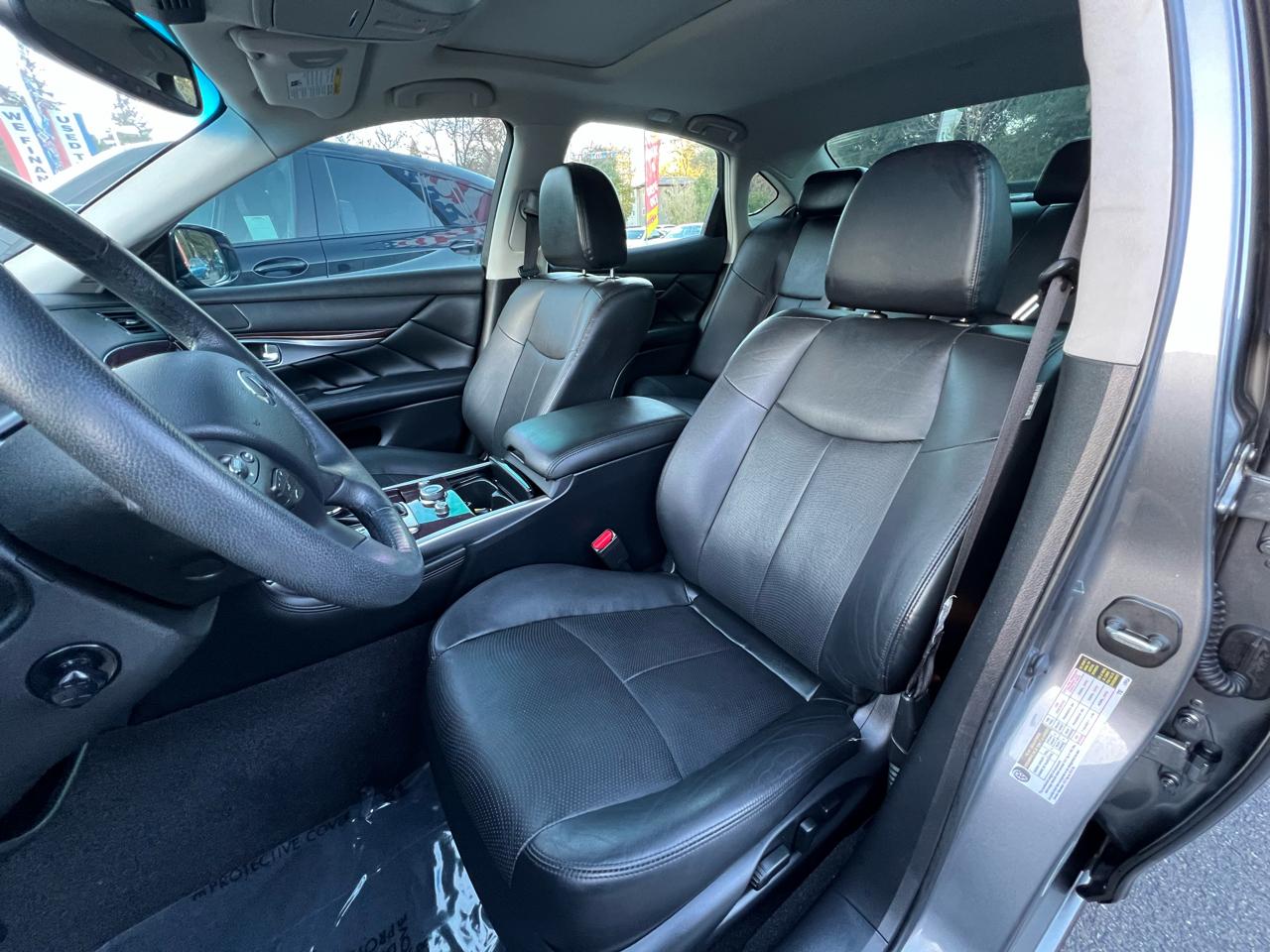 Infiniti Q70 3.7 LUXE RWD 2019