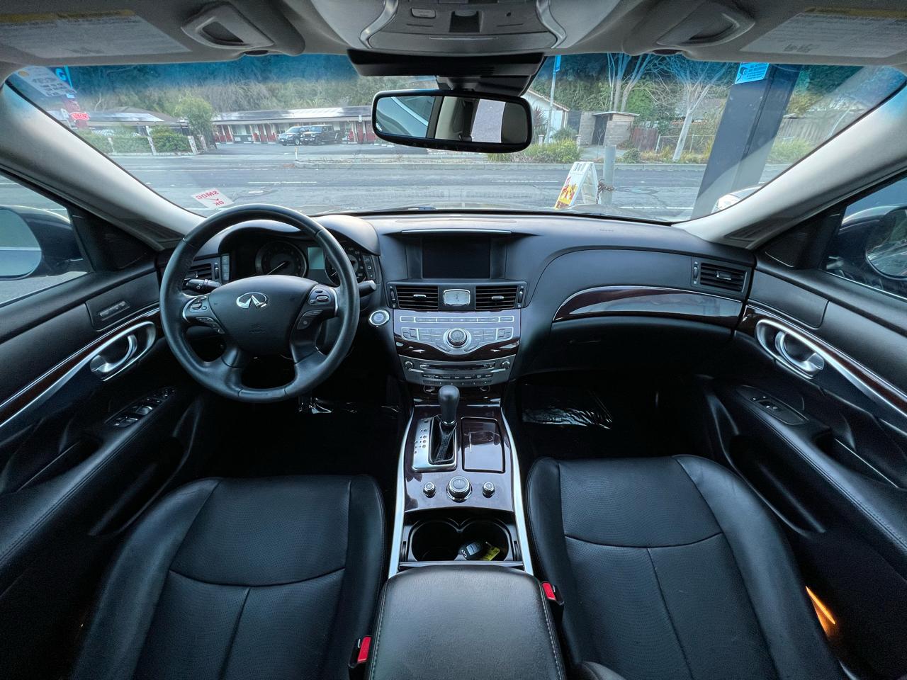 Infiniti Q70 3.7 LUXE RWD 2019