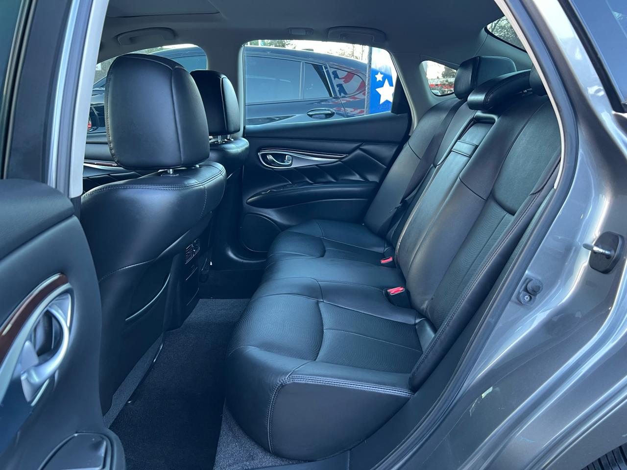 Infiniti Q70 3.7 LUXE RWD 2019