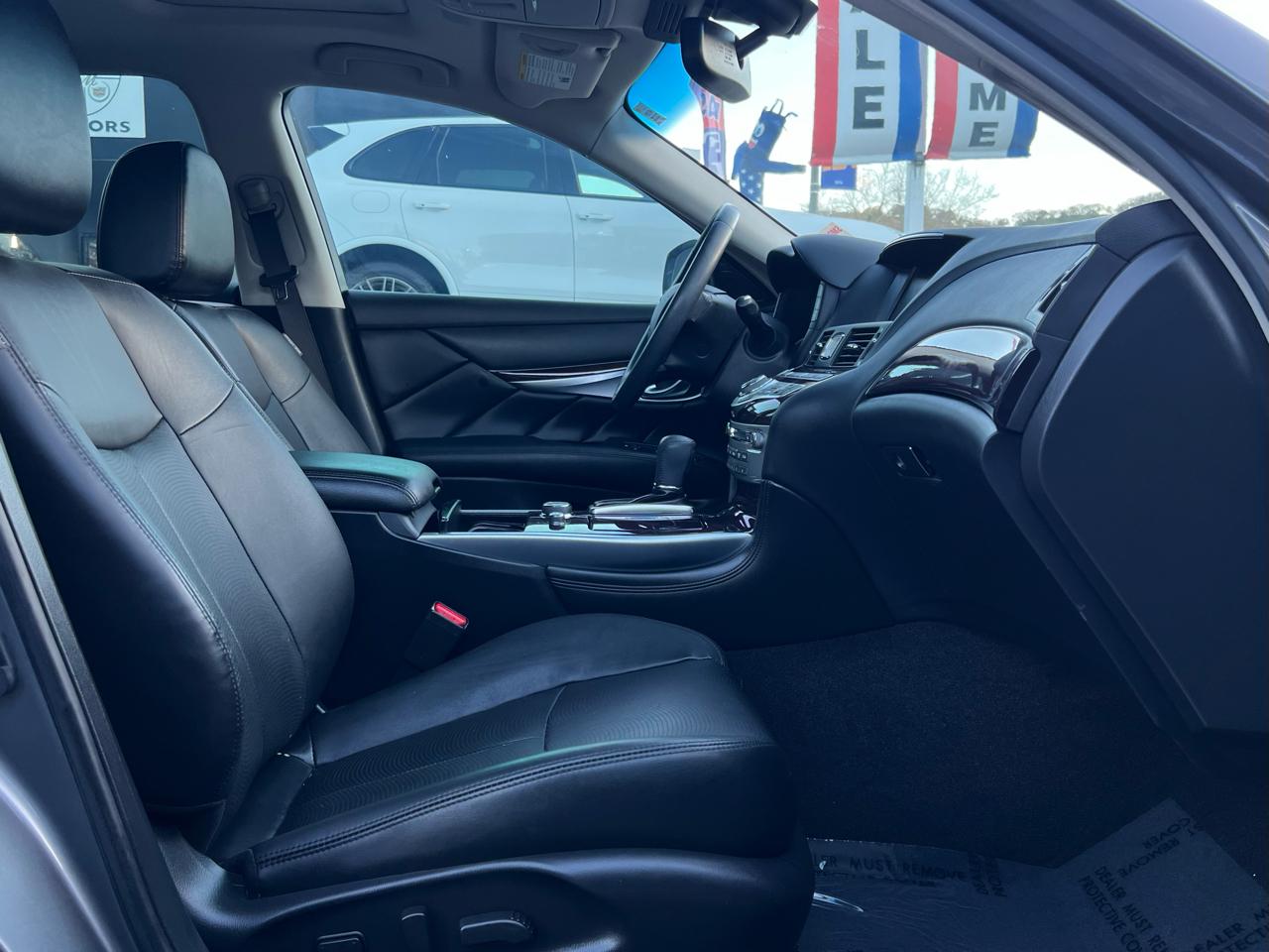 Infiniti Q70 3.7 LUXE RWD 2019