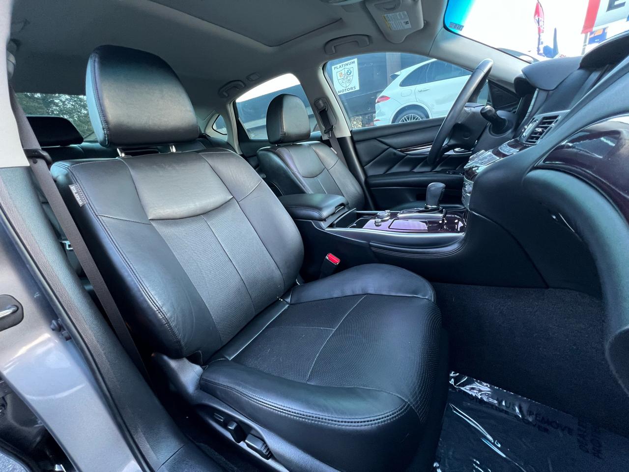 Infiniti Q70 3.7 LUXE RWD 2019