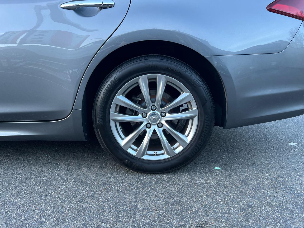 Infiniti Q70 3.7 LUXE RWD 2019