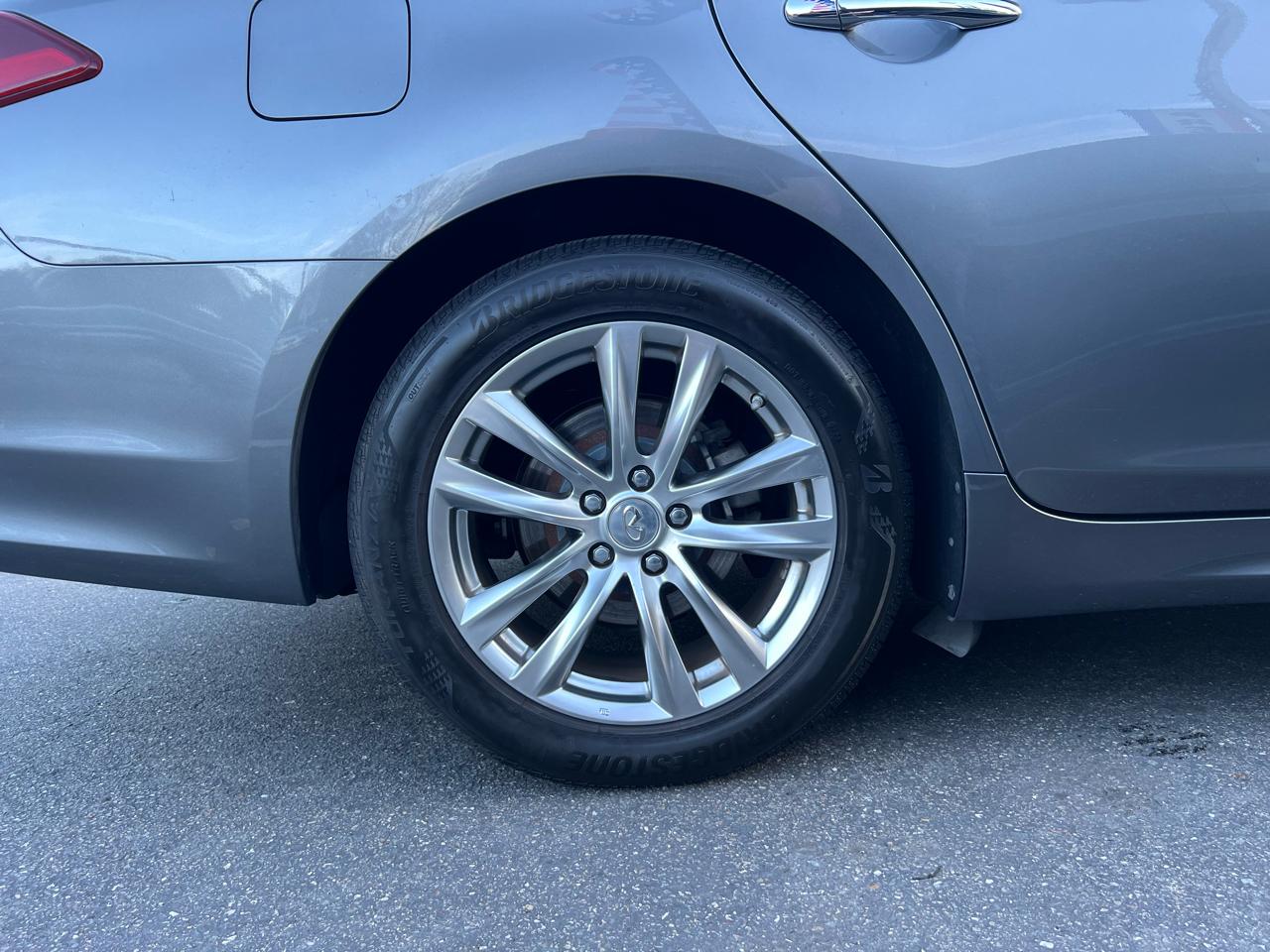 Infiniti Q70 3.7 LUXE RWD 2019