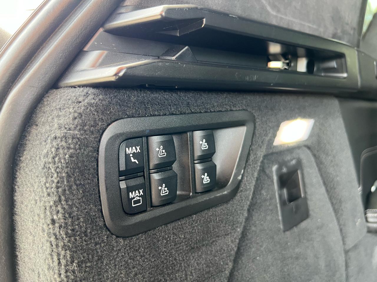 BMW X7 xDrive40i Sports Activity Vehicle 2021