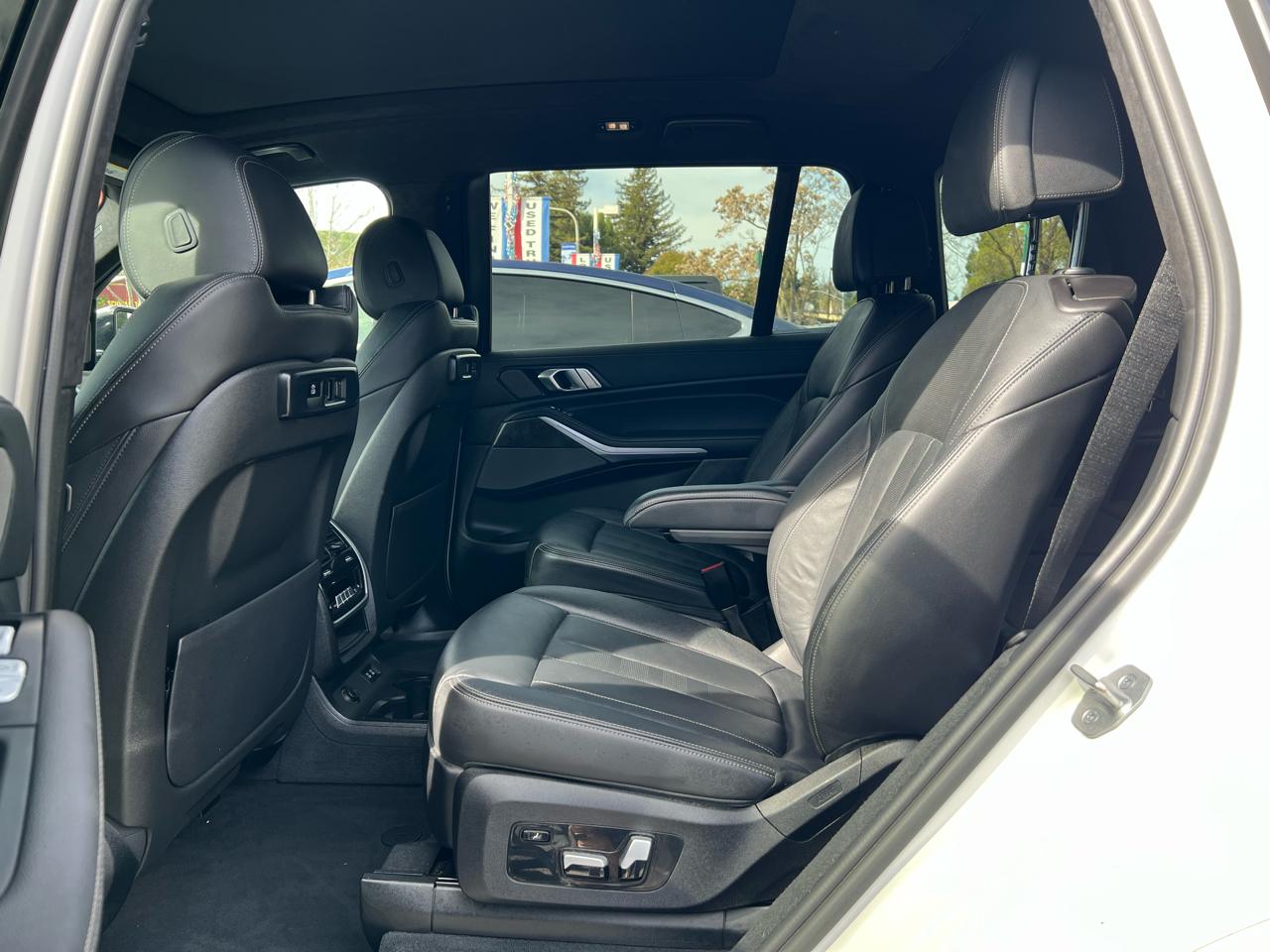 BMW X7 xDrive40i Sports Activity Vehicle 2021