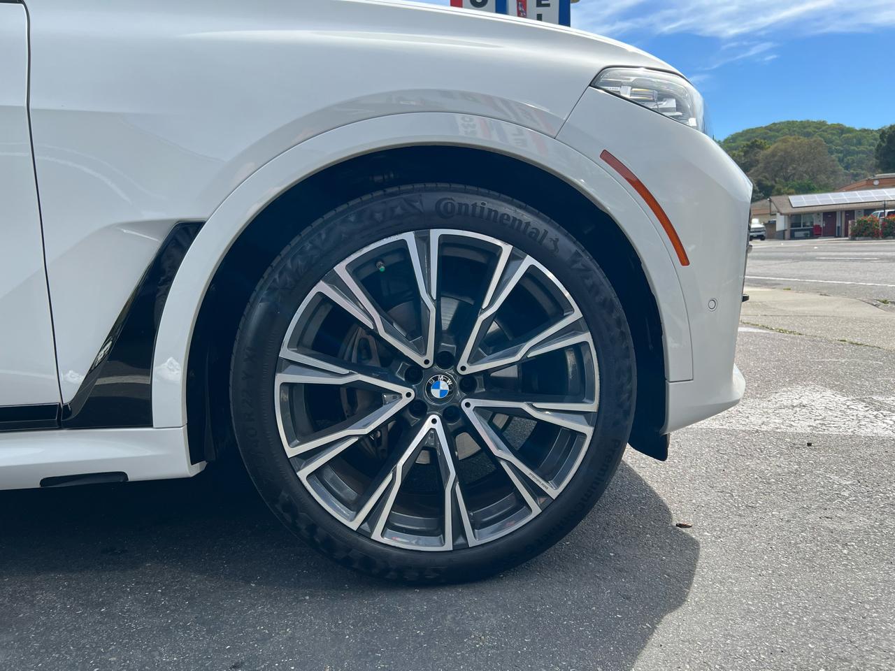 BMW X7 xDrive40i Sports Activity Vehicle 2021