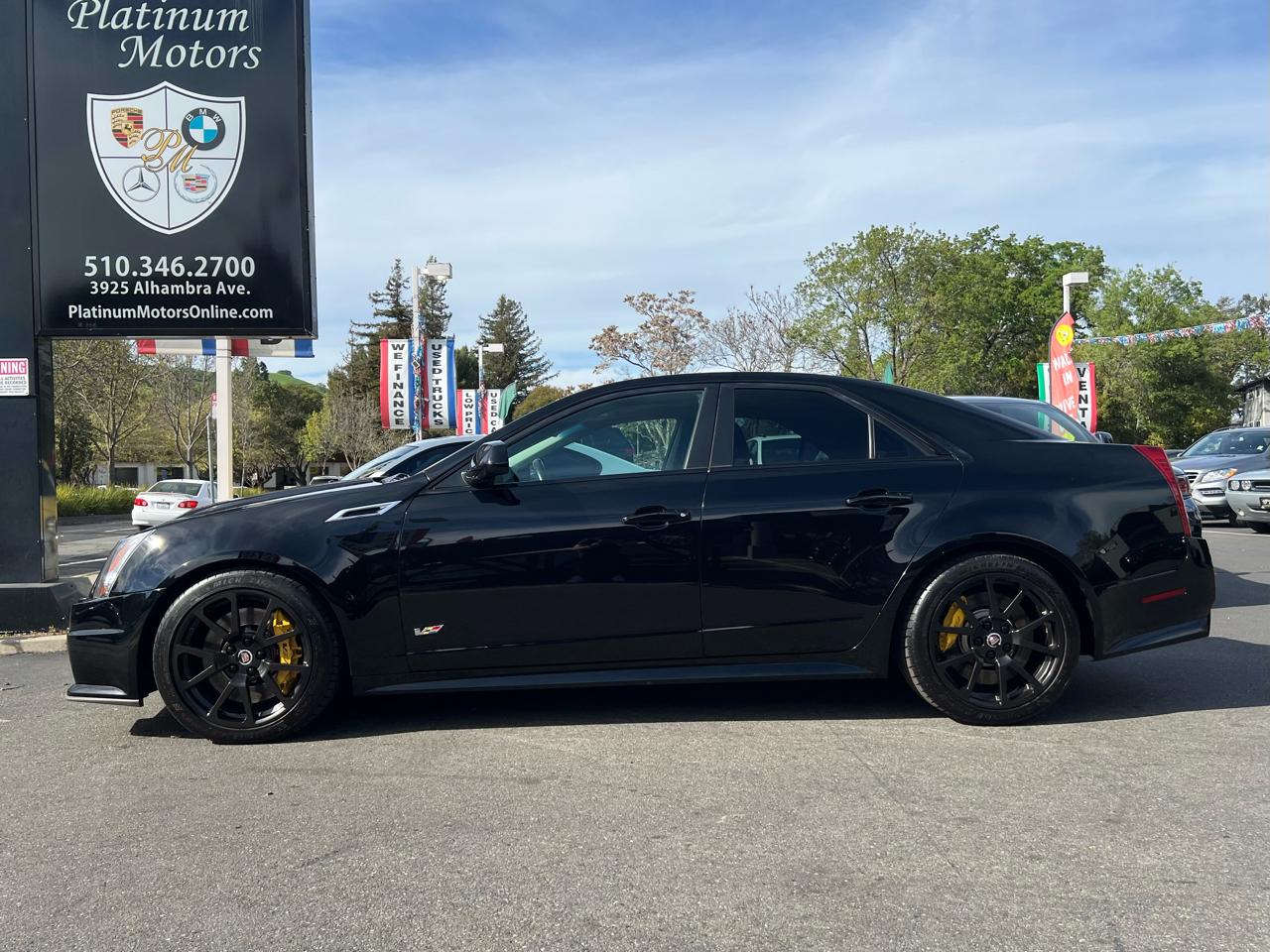 Cadillac CTS-V Sedan  2012