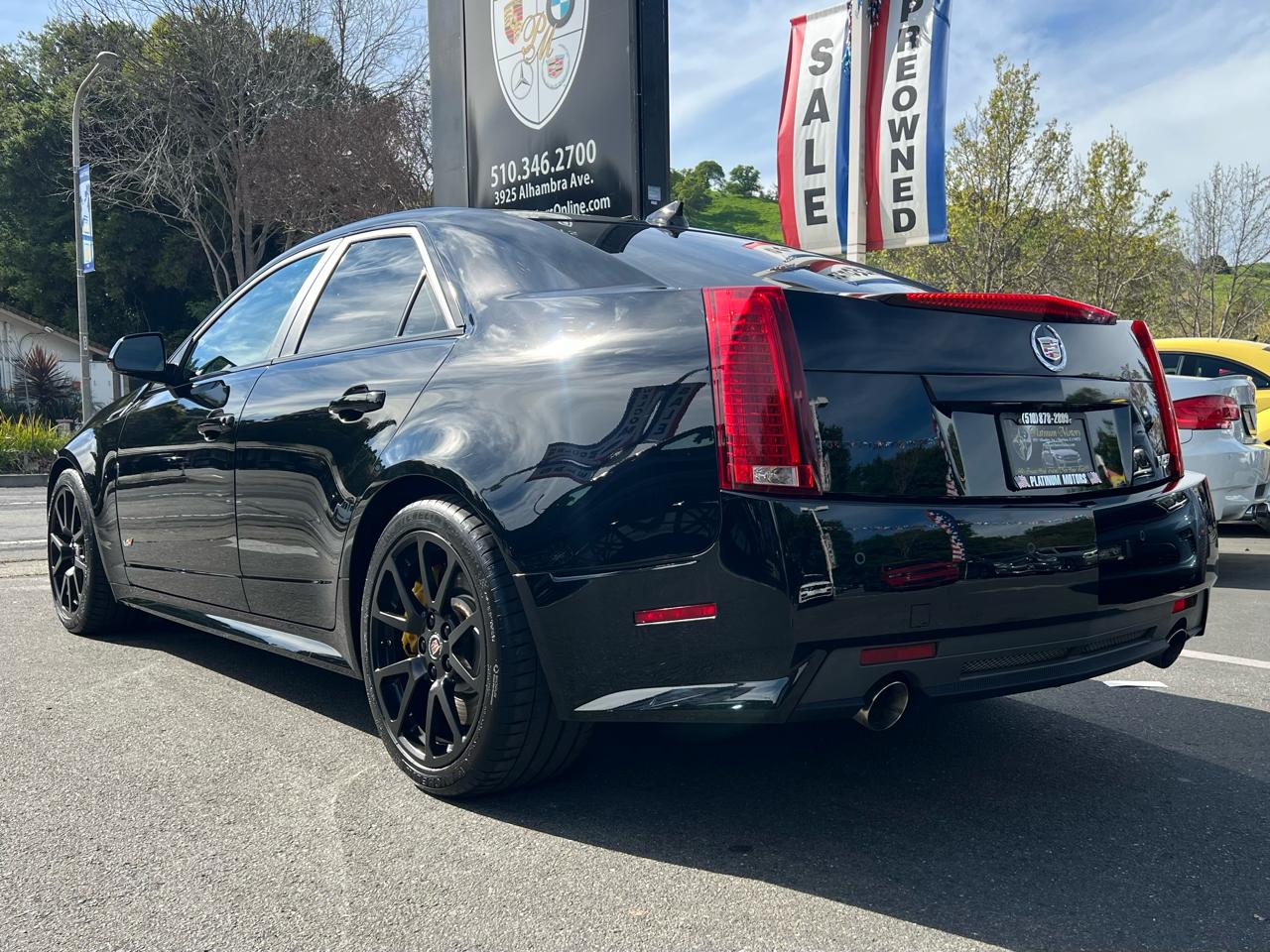 Cadillac CTS-V Sedan  2012