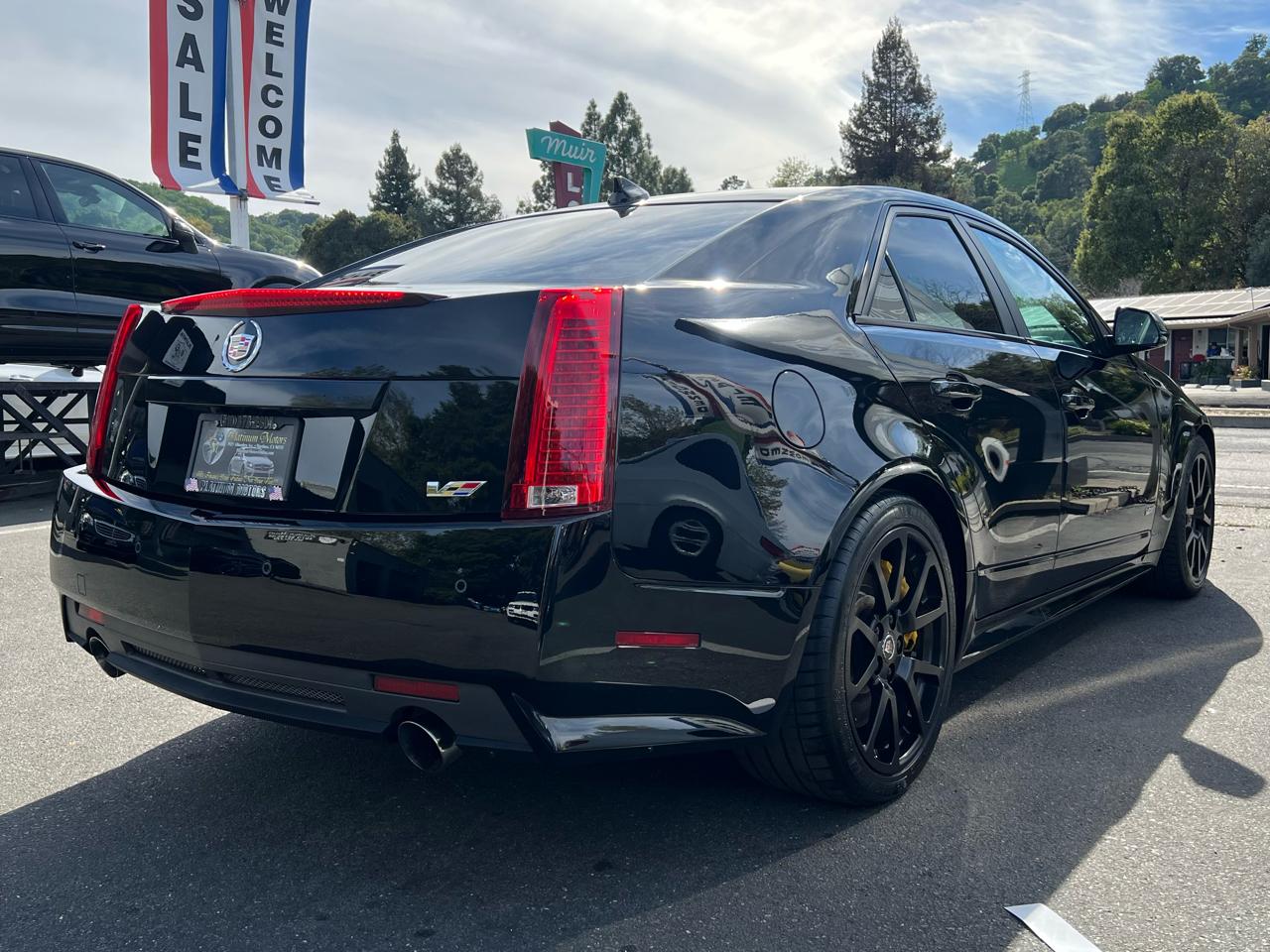 Cadillac CTS-V Sedan  2012