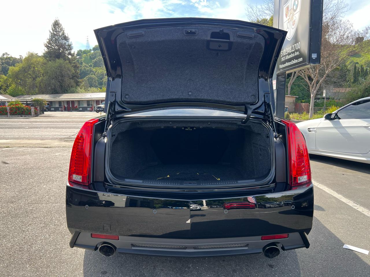 Cadillac CTS-V Sedan  2012