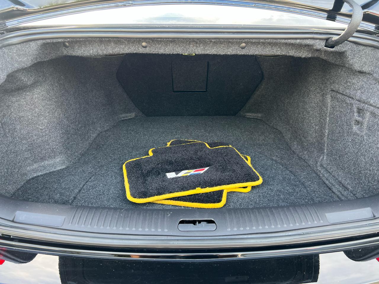 Cadillac CTS-V Sedan  2012