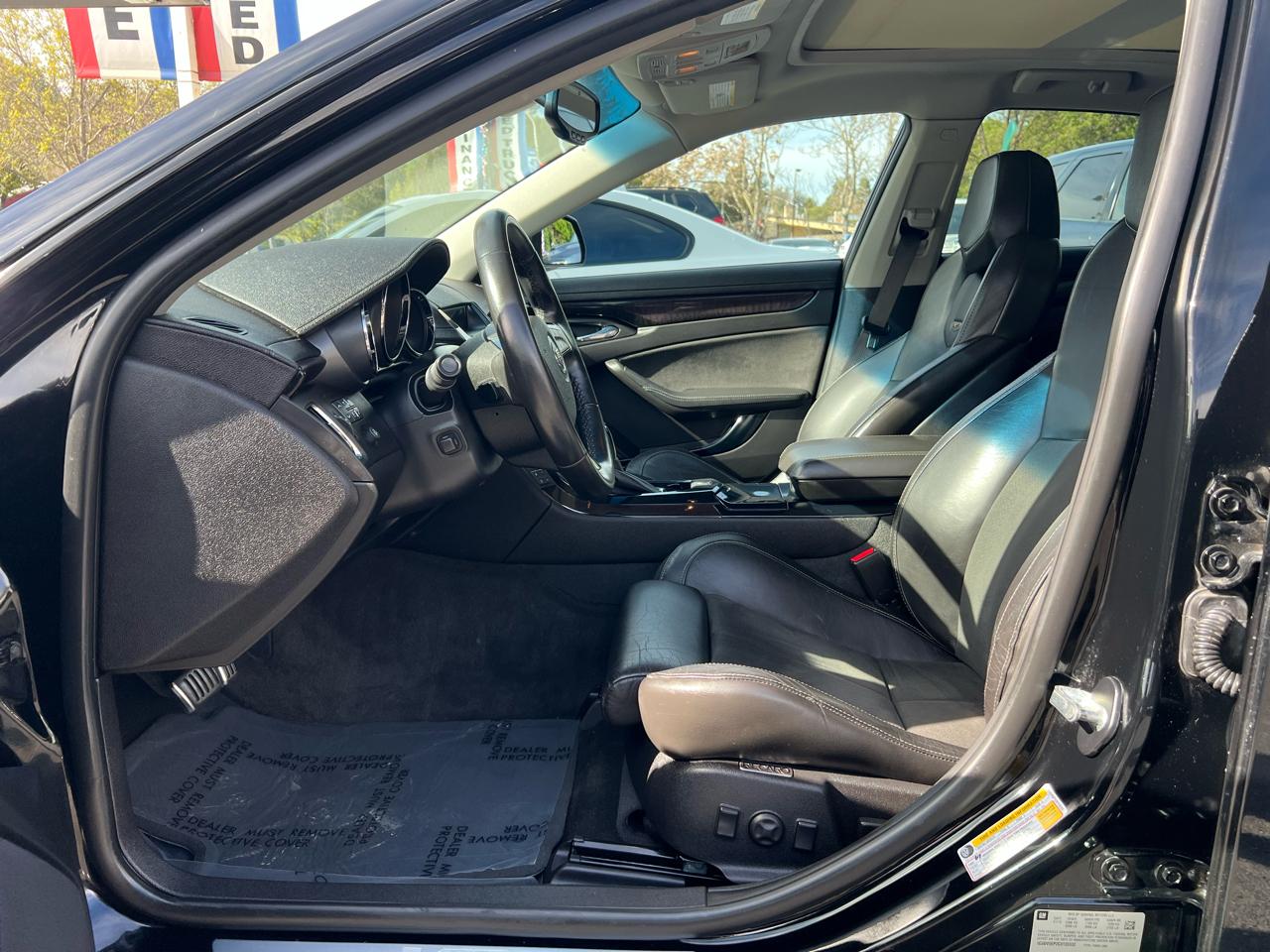 Cadillac CTS-V Sedan  2012