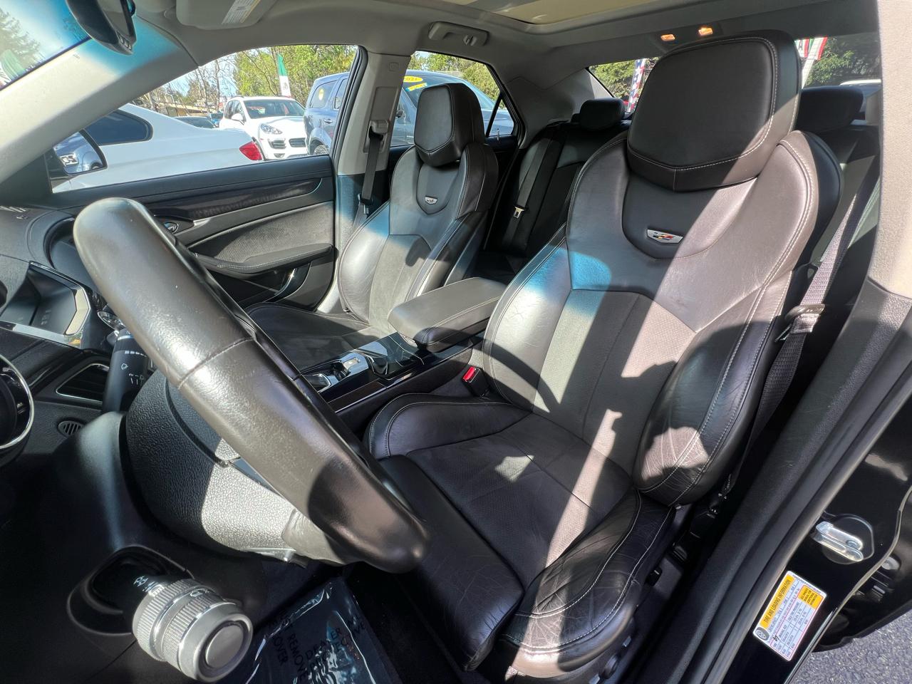 Cadillac CTS-V Sedan  2012