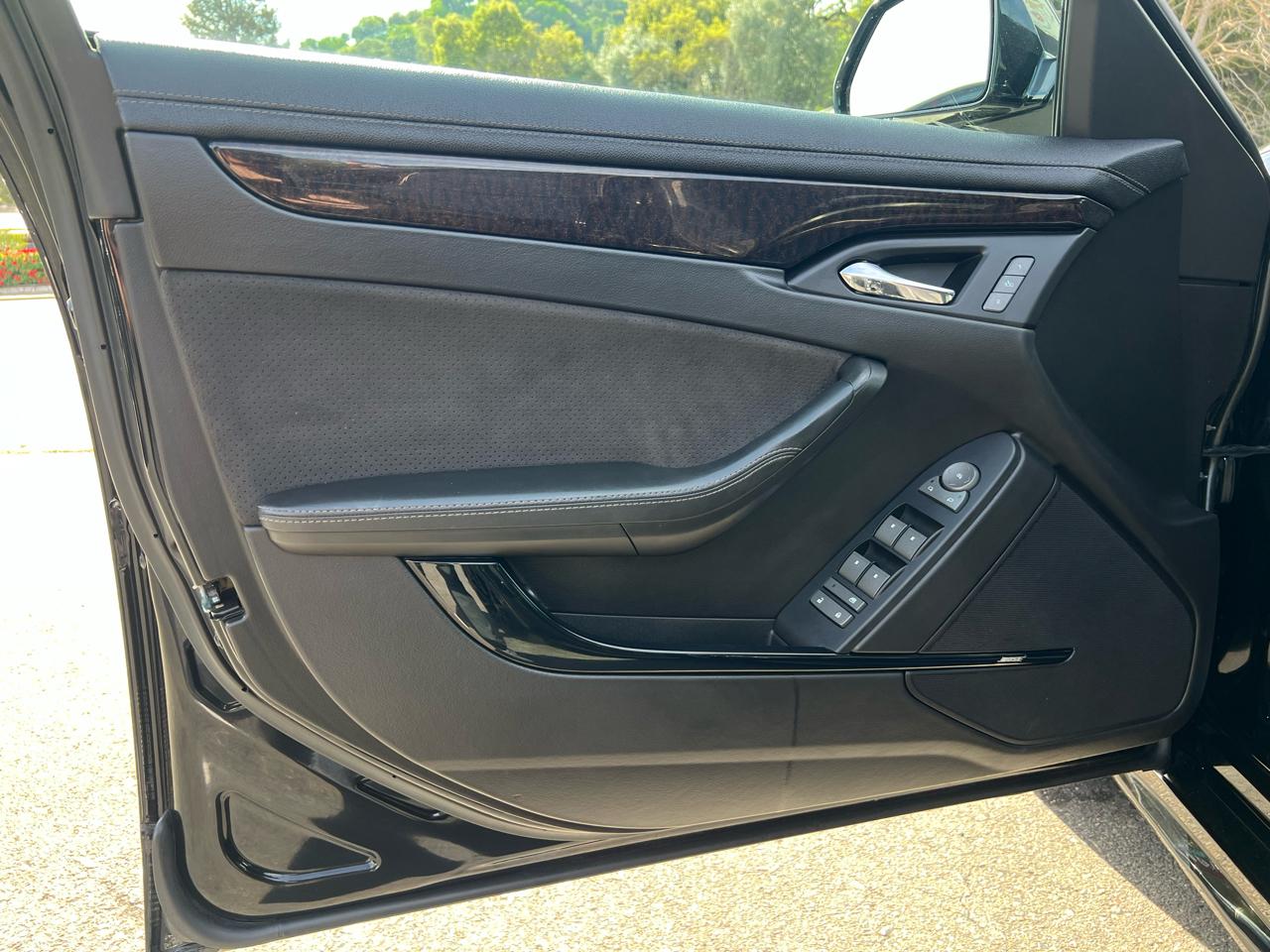 Cadillac CTS-V Sedan  2012