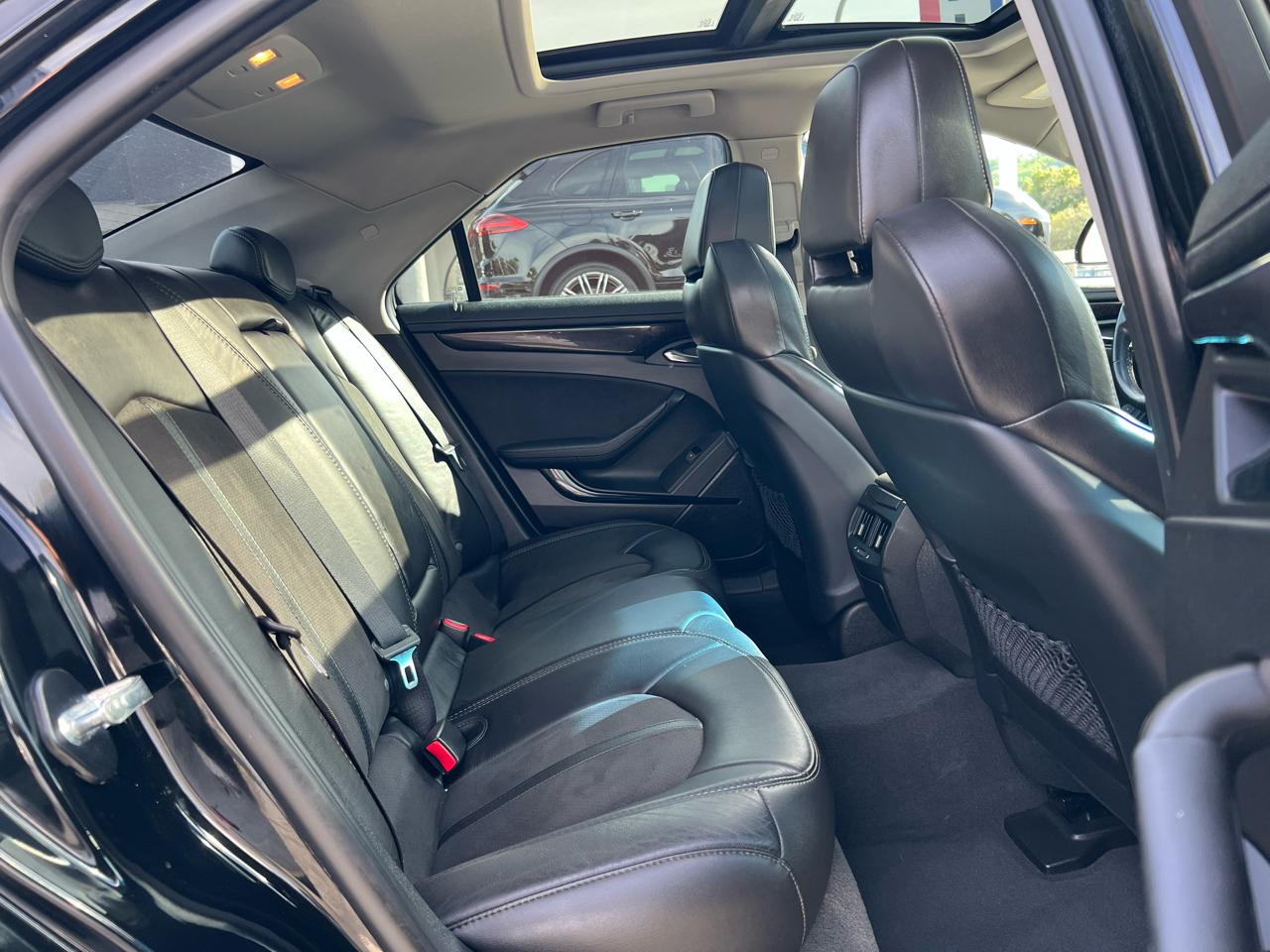 Cadillac CTS-V Sedan  2012