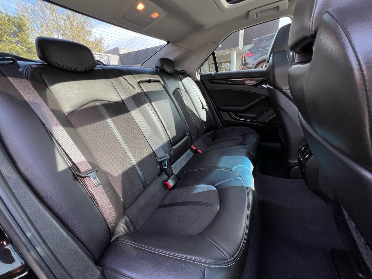 Cadillac CTS-V Sedan  2012