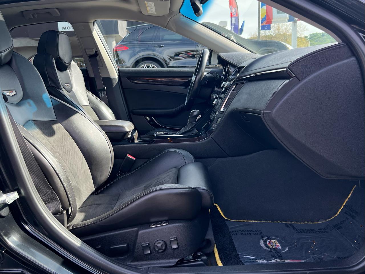 Cadillac CTS-V Sedan  2012